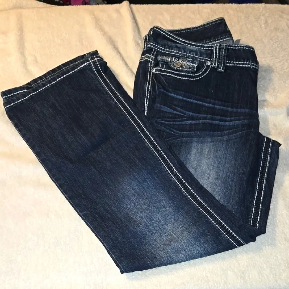 Maurices 11/12 Short Dark Blue Denim Jeans With White Stitching And Bling ✨️ - Picture 3 of 6